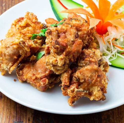 가이 토트 (태국 스타일의 닭 튀김)