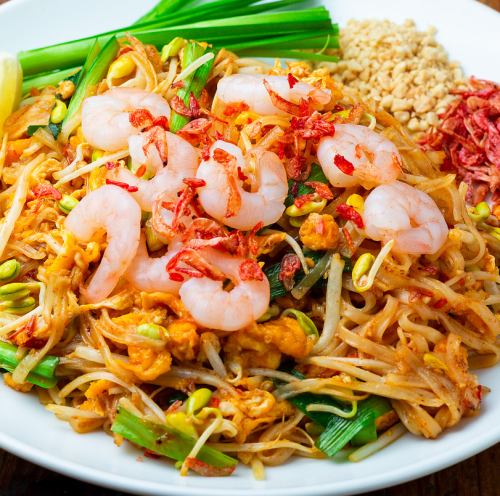 Pad Thai (Thai-style fried noodles)