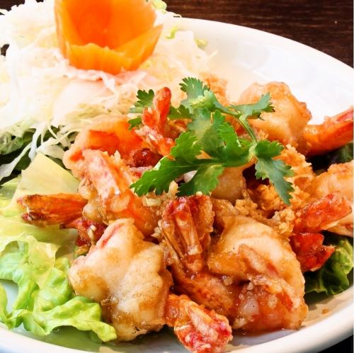 Kung Gatiam (stir-fried prawns with garlic)
