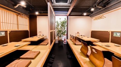 <p>后排的horigotatsu座位有4张6人桌。它最多可容纳 24 人。可用于大型宴会，敬请垂询。</p>