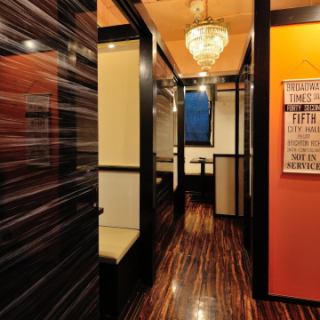 There are also private room seats in a chic space! Come to a small banquet with acquaintances! You can use it in one space where you can see the whole by removing the door of the private room ☆