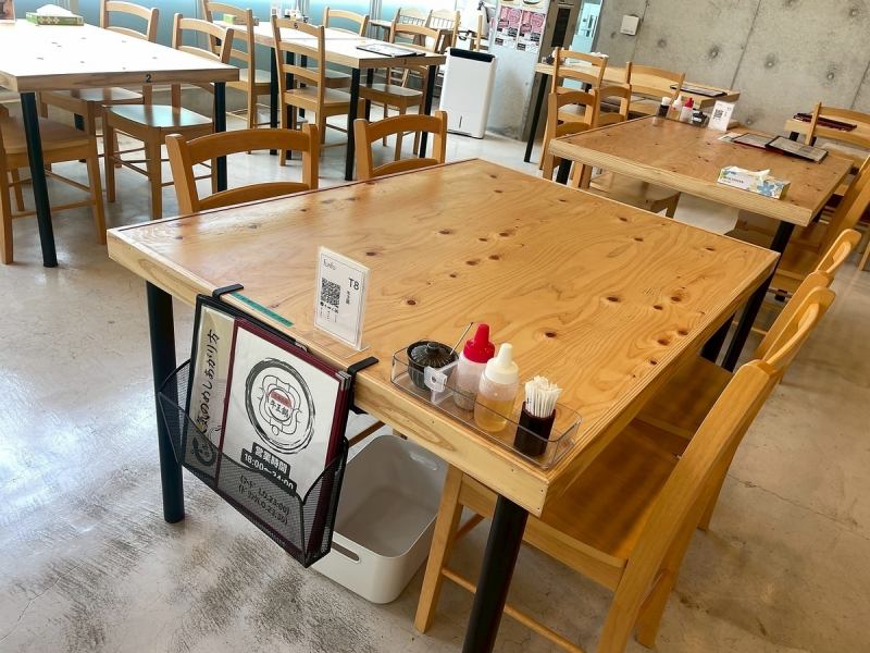 【개방감 발군】유리 가득한 점내는 기분 좋은 햇살이 꽂아 밝고 넓은 공간을 연출.여자회나 어른수의 연회는 물론, 데이트에도 최적입니다.캐주얼에 바삭바삭한 음료를 즐길 수 있으며, 다양한 장면에 대응.인근에는 편리한 주차장을 완비하고 있기 때문에, 차로의 액세스도 편리하고 안심입니다♪