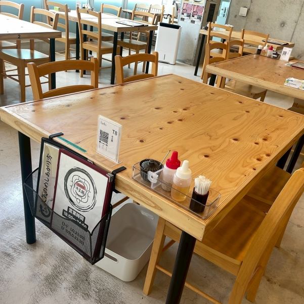 【多彩なシーンで利用できます】新たにオープンした当店は入り口の垂れ幕が目印！心地よい雰囲気&おしゃれな内装に囲まれた大人数でもゆったりと過ごせるスペースがあります。お一人様のサク飲みから大人数まで対応可能で、貸切プランもご用意しております。気軽にご相談ください。思い出に残る時間をどうぞ♪