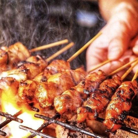 1本1本丁寧に串打ちを行い愛媛県産の炭でじっくり焼き上げました