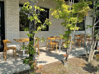 [Terrace seats] How about having bread and coffee on the terrace seats during the comfortable season?