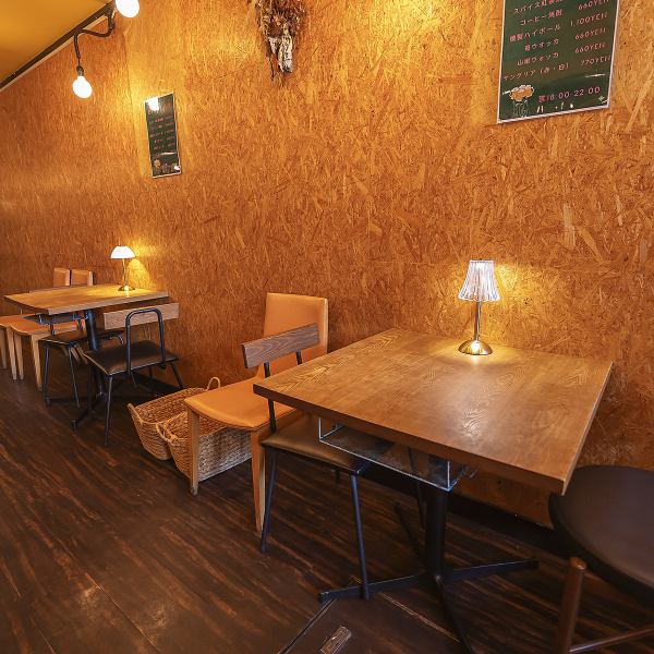 隠れ家居酒屋の当店では、落ち着いた空間で女子会やバースデーのお祝いを楽しんでいただけます♪女性に大人気の自家製カクテルもご用意しており、友人とゆったりした雰囲気の中で、美味しい料理と共に心温まる時間をお過ごしください。特別な日を演出するための最適な場所として、ぜひお越しいただきたいと思います。