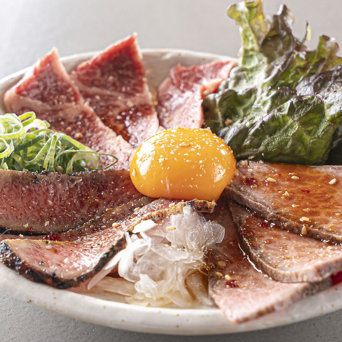 大将の技を目前に楽しむ特等席。お肉好きの二人に最高の時間を♪