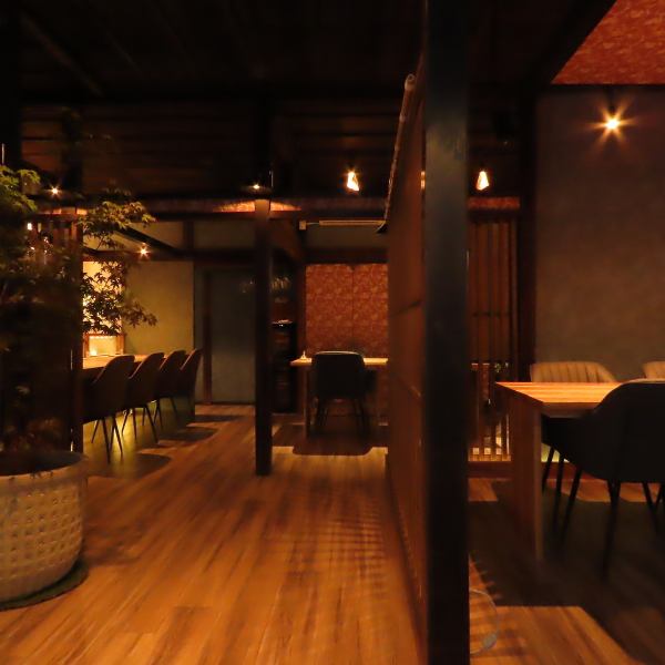 ≪カウンター◆≫古民家を活用した店内は、落ち着いた空間を演出した大人の隠れ家としてご利用いただけます。カウンター席はオープンキッチンとなっており、調理風景を見ながらお食事をお楽しみいただけます