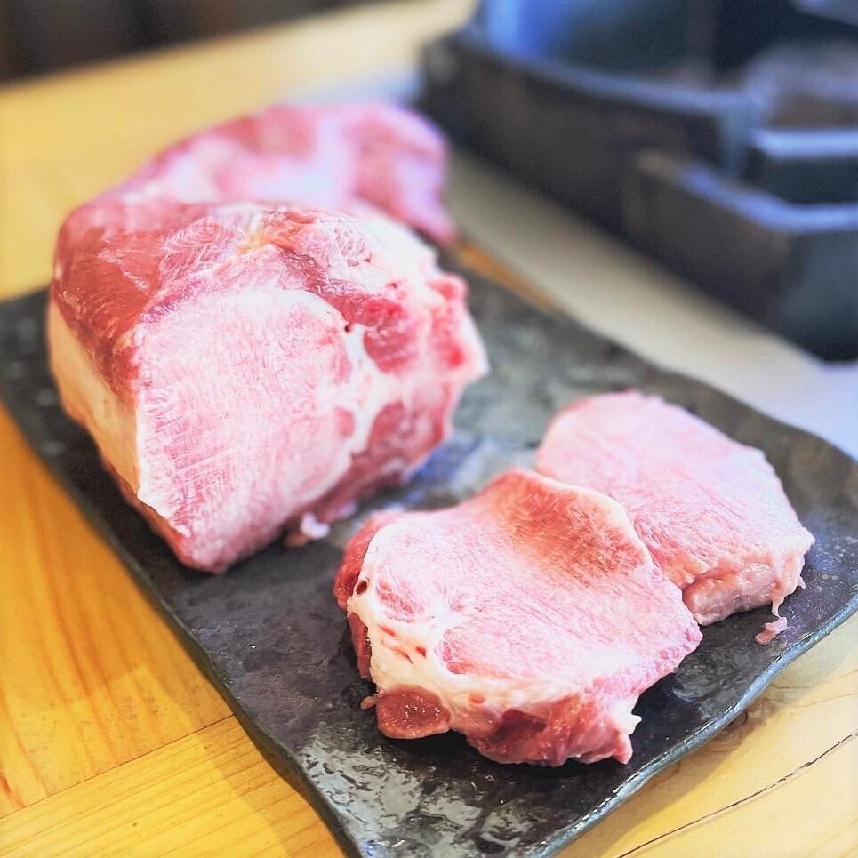 Enjoy lean steaks made exclusively from Japanese Black beef around the hearth.