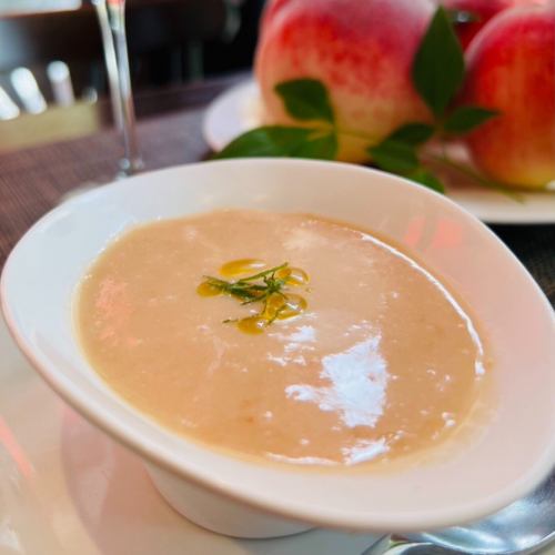 [Peach potage has begun!]

Good evening 💫
The hot days continued,
It's cooler than usual today and it's comfortable to be outside ✨
I'm Eriko, in charge of distribution 😊

My middle daughter is a tennis girl 🎾
My youngest son is a baseball player.
My daughter had heat stroke the other day,
I decided to get an IV drip...

It's so hot that it's dangerous to just be outside,
To play sports in it
It's going to be really hot...

I lived without air conditioning,
I miss my childhood 🎐

Now, changing the subject...

Everyone, this season has come again this year 💫
This is one of our most popular potages, which changes with the seasons.
The long-awaited...

🍑Peach potage🍑
We started again this year~✨

"Does peach potage go well with a course meal?"
It is often thought that,
This potage,
It contains cream and homemade consommé, so it doesn't feel like a complete dessert~😊

For a while, this was also popular
"Corn Potage"
You can choose from two types

Definitely recommend the potage
Please enjoy it ❤️
We look forward to your visit 😊