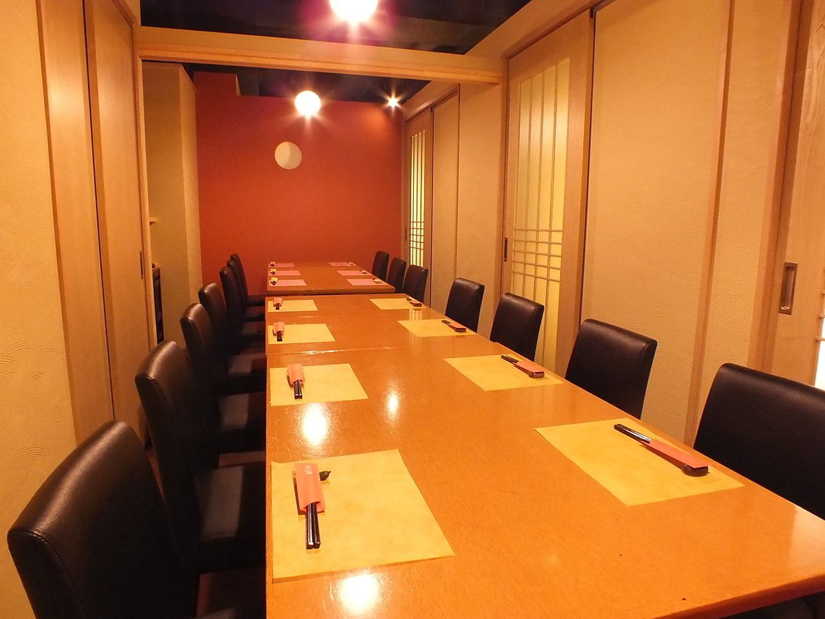 A completely private room that can be used for banquets and private parties! Perfect infection control measures!
