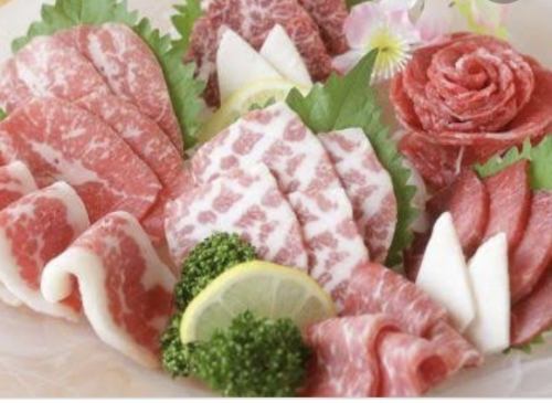 Assortment of 4 types of horse sashimi directly from Aizu