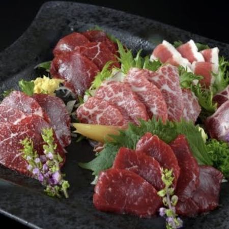 【会津马肉和宫城特产】20种当地清酒,包括纯米大吟酿,以及共9道菜,仅需7000日元。