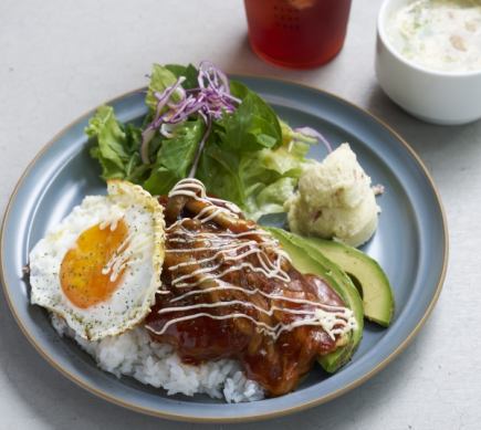 【拼盤】loco moco/沙/咖哩/煎餅各1種+沙拉+熟食+湯+飲料（共5種）