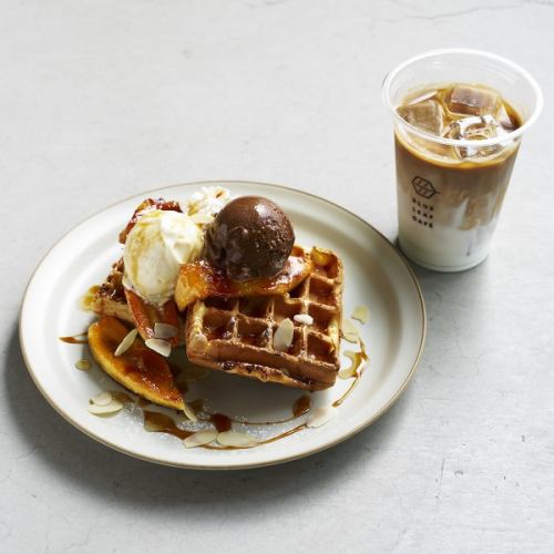 Caramel banana waffle (drink included)