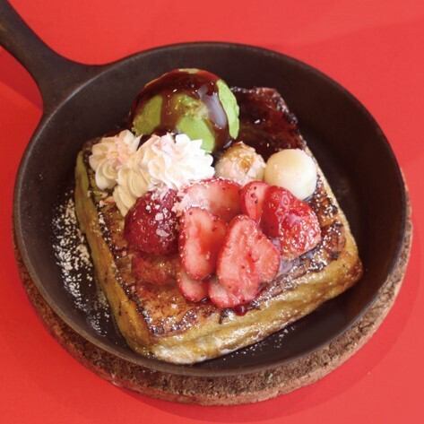 [Limited Time Offer: 2/17~4/15] Spring-Colored French Toast with Strawberries and Matcha Ice Cream