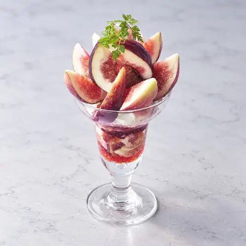 [Limited Time Offer] Parfait with seasonal figs and blackcurrants