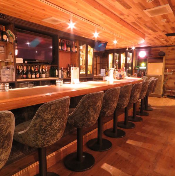 Even in the bar of Asahikawa, shops with 15 seats are rare.Recommended for couples and casual drinks alone ◎ We also offer karaoke and games!