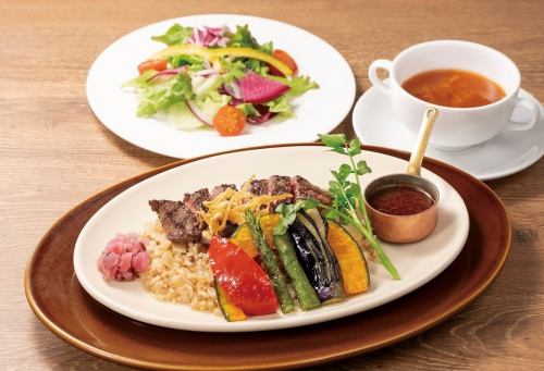 奥出雲和牛のステーキピラフ（サラダ・スープ付)