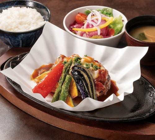 豪州産ハンバーグと和牛スジ肉とのコラボレーション！