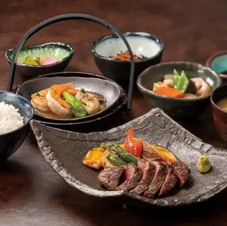 奥出雲和牛網焼き＆海老と牡蠣のソテー～バター醤油ソース