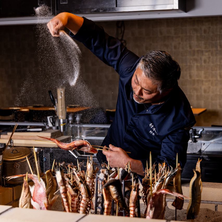 横滨西口步行3分钟★特色炉端烧和关东煮/设有吧台座位和全包间/适合举办宴会和商务招待