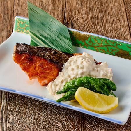 【一品】トロサーモンの燻製タルタル