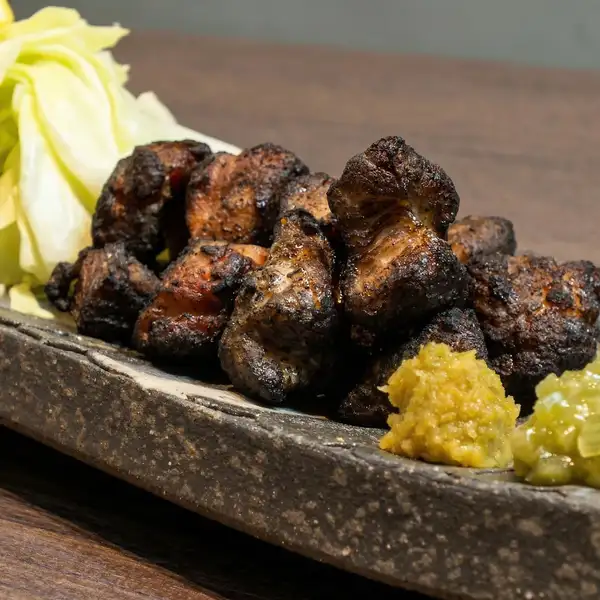 はかた地どりの地鶏炭火網焼き