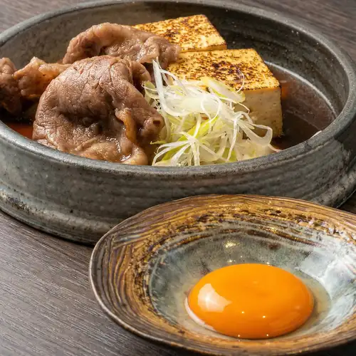 もとぶ牛と島豆腐のすき焼き風～卵黄添え～
