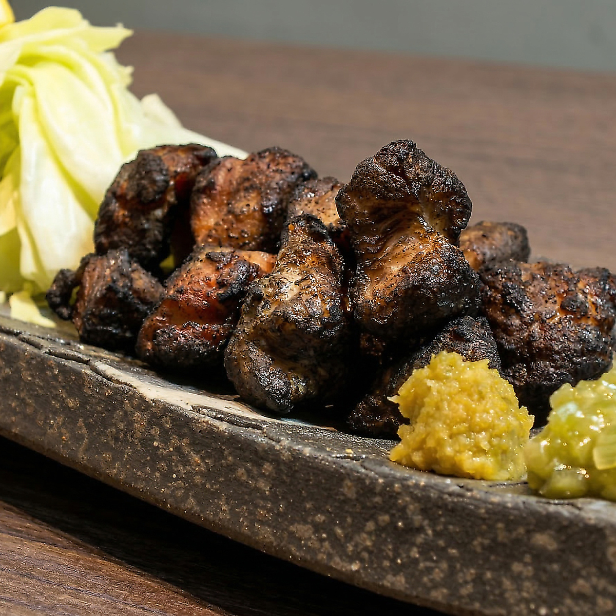 ～とり幻の名物～はかた地どりの炭火焼は必食！