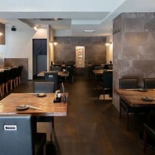 【店貸切:25名様~】フロア貸切対応◎大規模な宴会や二次会に最適◎25名様から最大30名様までの店舗丸ごと貸切を承っております。ワンフロアの空間は、忘新年会や歓送迎会、結婚式の二次会など、大人数が集まる特別な日に最適。まずはお電話にてお気軽にご相談ください。