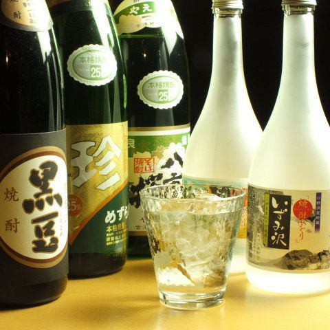 Abundant sake and fruit wines from all over Japan, including Hiroshima, which is carefully selected by the owner