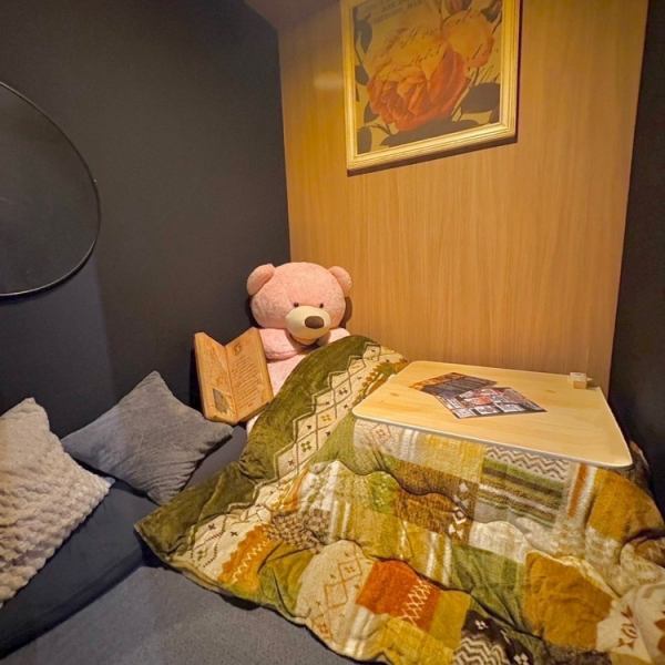 【MAX3名様まで入れる！？こたつROOM】寒い季節は靴を脱いでまったりと、、、周りの目を気にせず完全個室のこたつ部屋を作っちゃいました！カップルでも友達同士でも！？1部屋限定なのでご予約はお早めに！！
