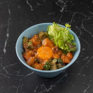 三文鱼牛油果盖饭