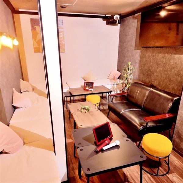 【貸切可能◎】古民家フルリノベーションの2階は最大18名まで入れる完全個室VIPルーム！他の席とは一味違う高級感漂う一室。カラオケも歌い放題となっておりますので宴会、パーティー、歓送迎会、二次会のご利用など幅広いジャンルでお使いいただけます★（チャージ料：お一人様あたり1,500円頂戴します）