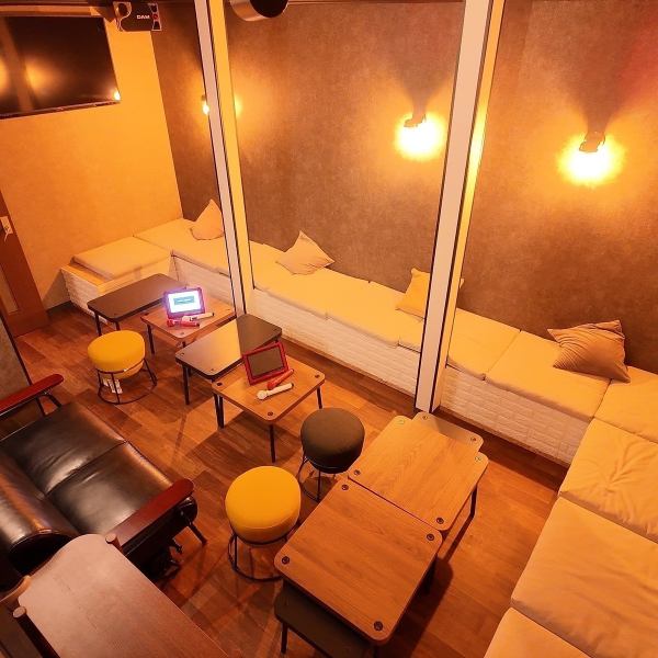 【貸切可能◎】古民家フルリノベーションの2階は最大18名まで入れる完全個室VIPルーム!他の席とは一味違う高級感漂う一室。カラオケも歌い放題となっておりますので宴会、パーティー、歓送迎会、二次会のご利用など幅広いジャンルでお使いいただけます★(チャージ料:お一人様あたり1,500円頂戴します)