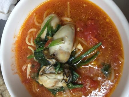 Oyster and spinach soup pasta (choose from 2 types of tomato soup or cream soup)