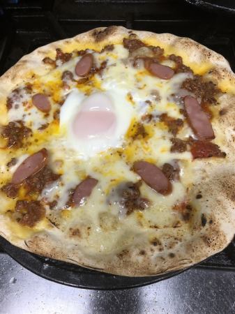 Sausage and egg meat sauce pizza