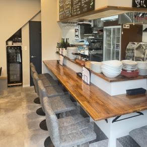 おひとり様でもご利用しやすいカウンター席をたっぷり9席ご用意しています◎仕事帰りにパスタやリゾットが食べたくなったら、ぜひふらっと立ち寄ってください。美味しいお料理でおもてなしいたします♪