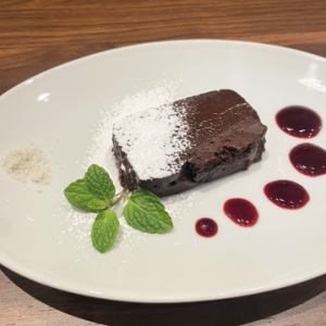 生チョコテリーヌ　～フランボワーズソース～