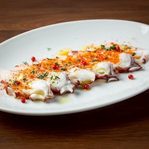 活け蛸(いけだこ)のカルパッチョ ～ガリシア風～