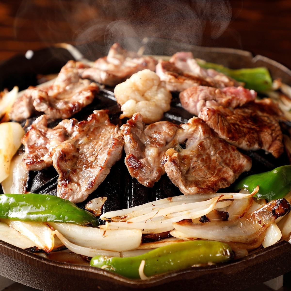 Please enjoy Genghis Khan using fresh lamb meat with outstanding freshness.
