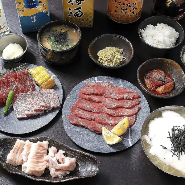 ネット予約で飲み放題付!厳選肉の赤身やタンから選べる〆まで、全9品を堪能するコスパ抜群「梅コース」♪