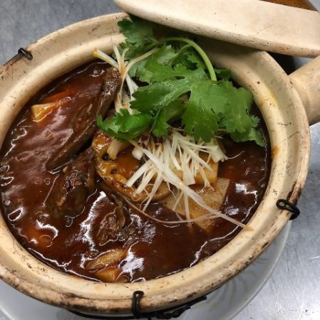 牛ハラミ肉の激辛土鍋煮