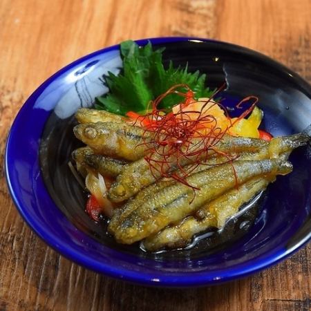[Kagoshima] Deep-fried silver-stripe round herring