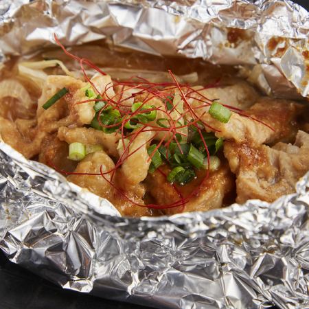 Grilled onion and offal in miso foil
