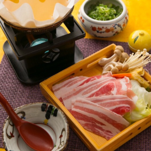 Paper pot shabu-shabu lunch using six black and white pork from Kagoshima prefecture