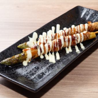 《Teppanyaki Skewers》 Extra-thick asparagus wrapped in pork