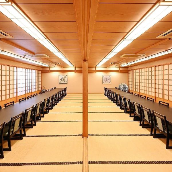 趣のある外観と、静寂が漂う洗練された和の店内。接待や記念日、ご家族での慶事など、特別な日に相応しい落ち着いた雰囲気です。個室は6室完備しており、大小様々な集まりに対応。周りを気にせず、ゆったりと食事と会話を楽しめます。また、テーブル席も豊富にご用意。老若男女どなたにも心地よい時間をご提供いたします。