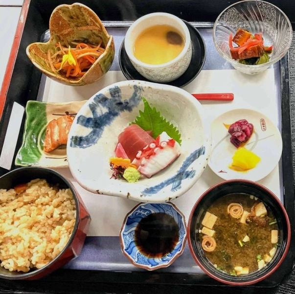 断トツ人気！週替わりで旬の味を楽しむ平日限定『重の家定食』